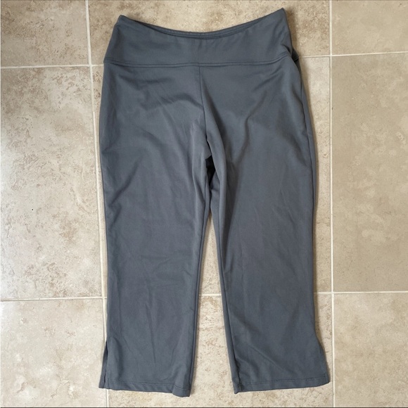 Balance collection cropped yoga  pant Marika group poly spandex stretch Capri - Picture 1 of 6